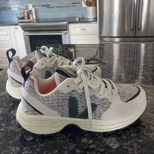 Vejas Venturi Sneakers